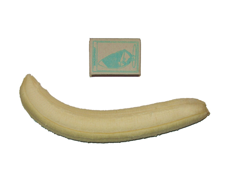 Сколько весит банан без кожуры в среднем. Бананы (вес). Вес банана с кожурой. 1 Банан грамм. Средний вес банана.