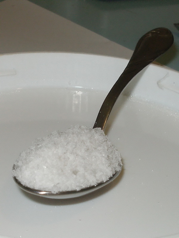 Г сахар 5 г соль. Чайная ложка соли. Столовая ложка без горки. Столовая ложка соли. Ложка соли без горки.